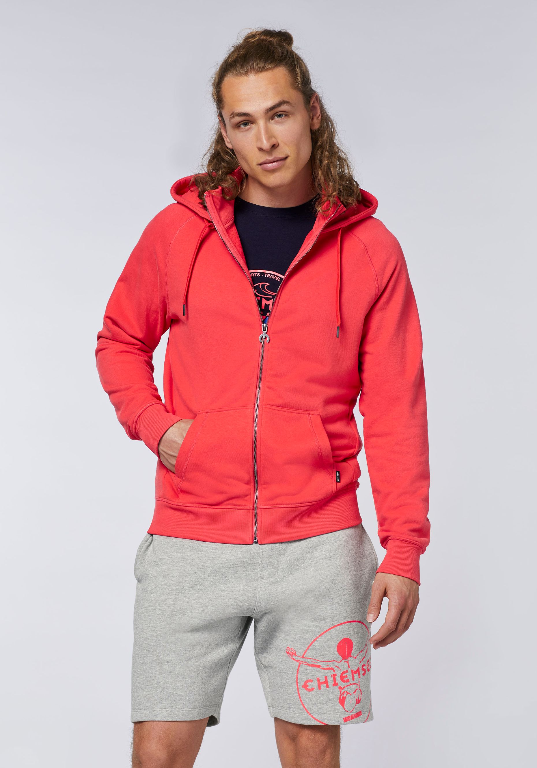 Sweatjacke mit Kapuze und Rückenprint | Chiemsee Online Shop 