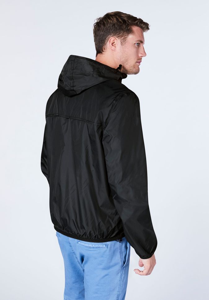 Funktionale Regenjacke mit Kapuze und Jumper-Motiv | Chiemsee 