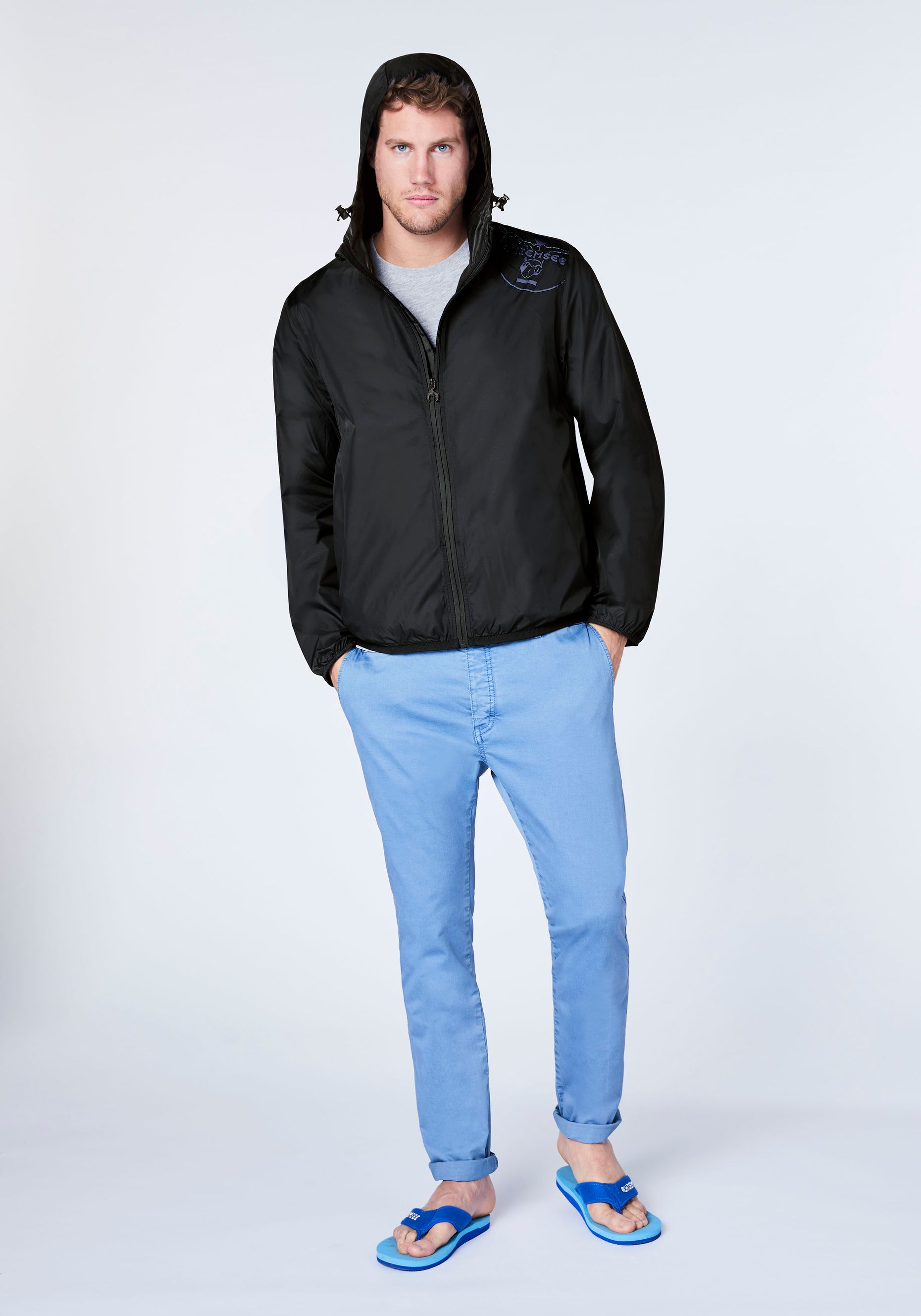 Funktionale Regenjacke mit Kapuze und Jumper-Motiv | Chiemsee 