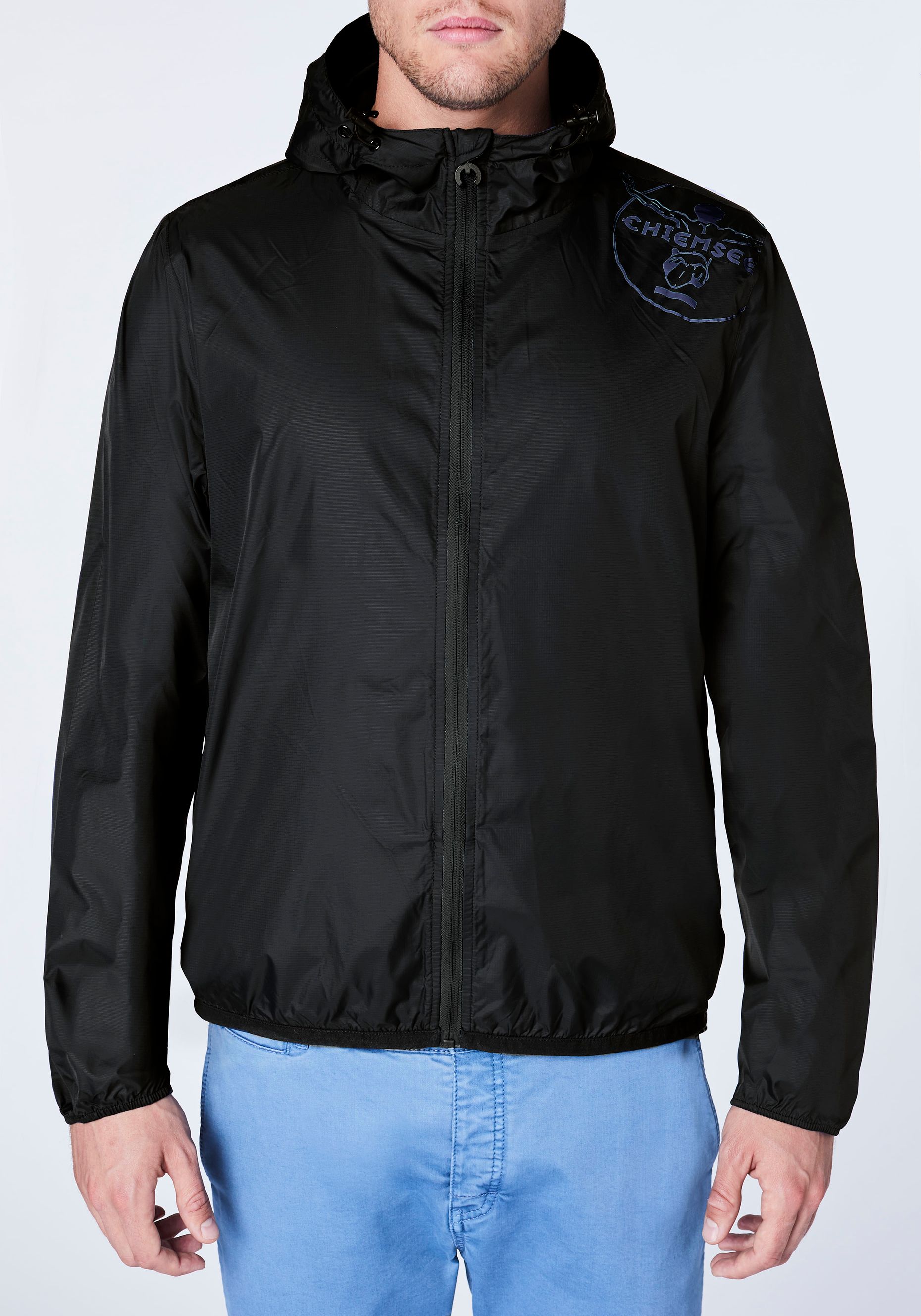 Funktionale Regenjacke mit Kapuze und Jumper-Motiv | Chiemsee 